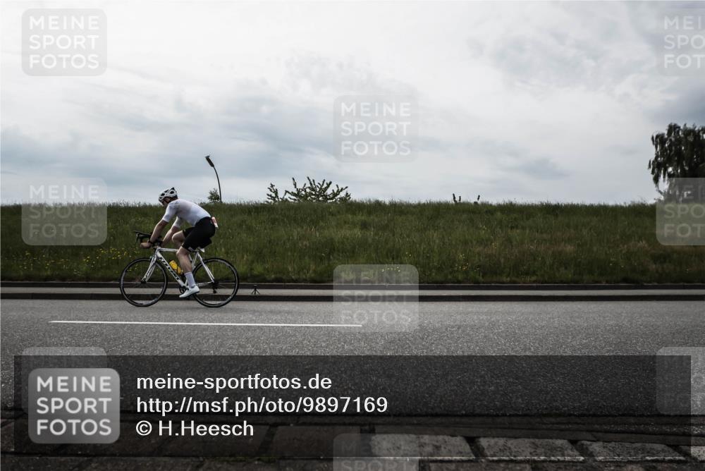 21.06.2026 - 29. Vierlanden-Triathlon H.Heesch http://msf.ph/oto/9897169 21.06.2026 09:21:12 Radfahren 7, 13, 88, 257 meine-sportfotos.de