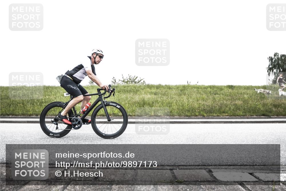 21.06.2026 - 29. Vierlanden-Triathlon H.Heesch http://msf.ph/oto/9897173 21.06.2026 10:22:36 Radfahren 48, 93, 126, 129, 140, 396, 401, 426, 461 meine-sportfotos.de