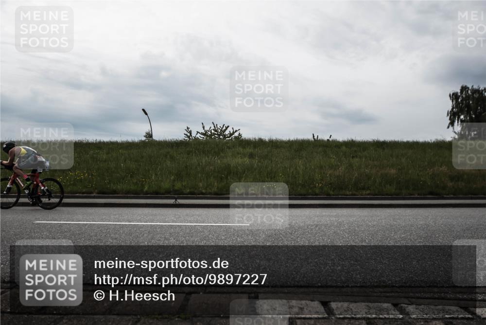 21.06.2026 - 29. Vierlanden-Triathlon H.Heesch http://msf.ph/oto/9897227 21.06.2026 09:22:24 Radfahren 118, 119, 159, 273, 274, 300 meine-sportfotos.de