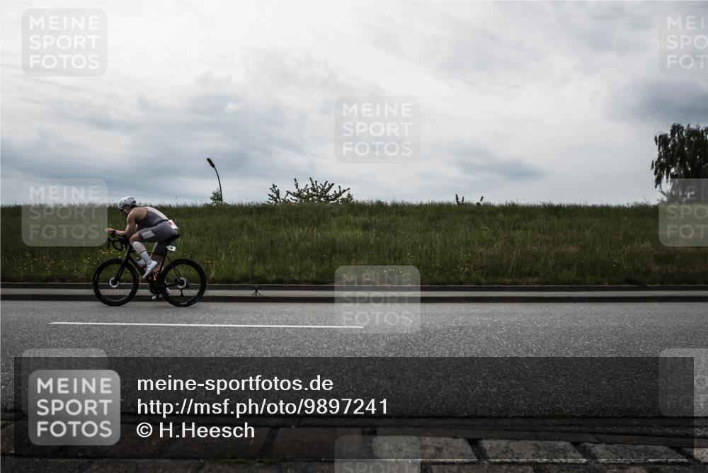 21.06.2026 - 29. Vierlanden-Triathlon H.Heesch http://msf.ph/oto/9897241 21.06.2026 09:22:44 Radfahren 29, 35, 104, 271 meine-sportfotos.de