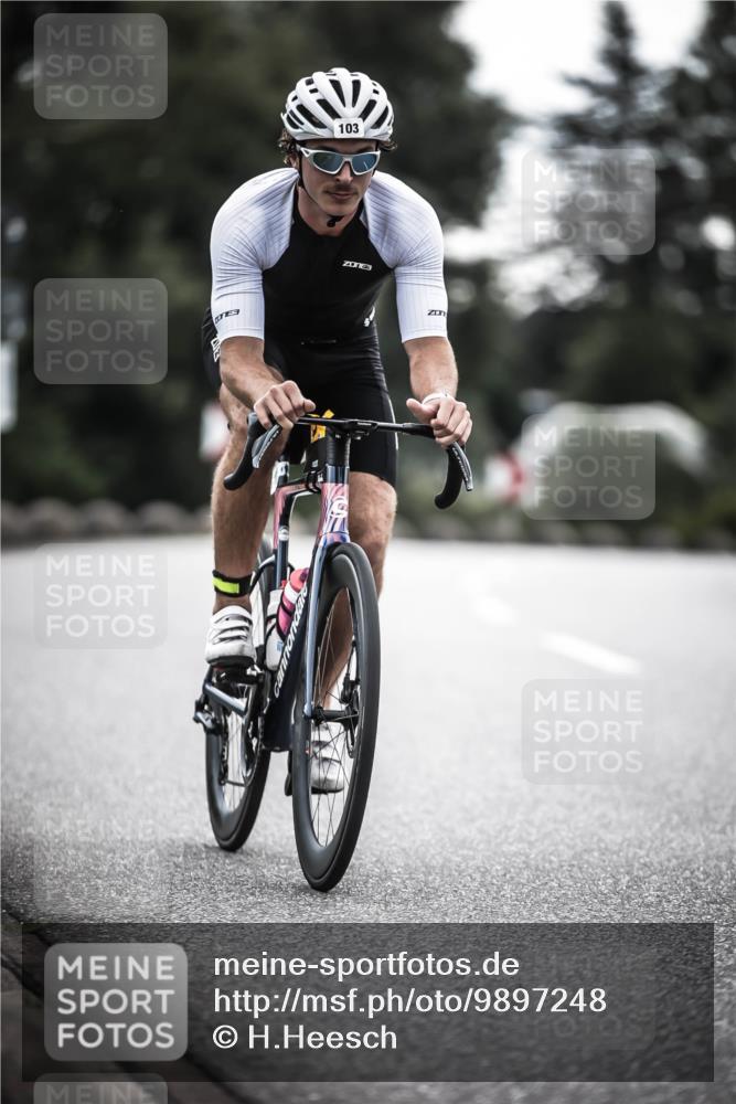 21.06.2026 - 29. Vierlanden-Triathlon H.Heesch http://msf.ph/oto/9897248 21.06.2026 09:27:24 Radfahren 56, 69, 86, 103, 130, 157 meine-sportfotos.de