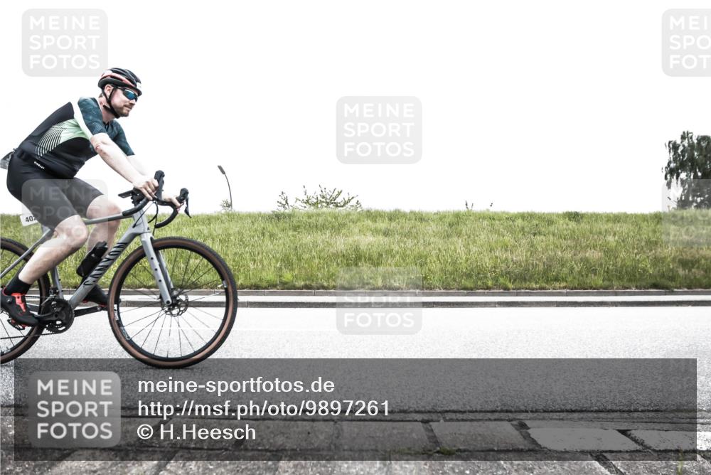 21.06.2026 - 29. Vierlanden-Triathlon H.Heesch http://msf.ph/oto/9897261 21.06.2026 10:23:45 Radfahren 12, 13, 62, 202, 239, 288, 375, 402, 621 meine-sportfotos.de