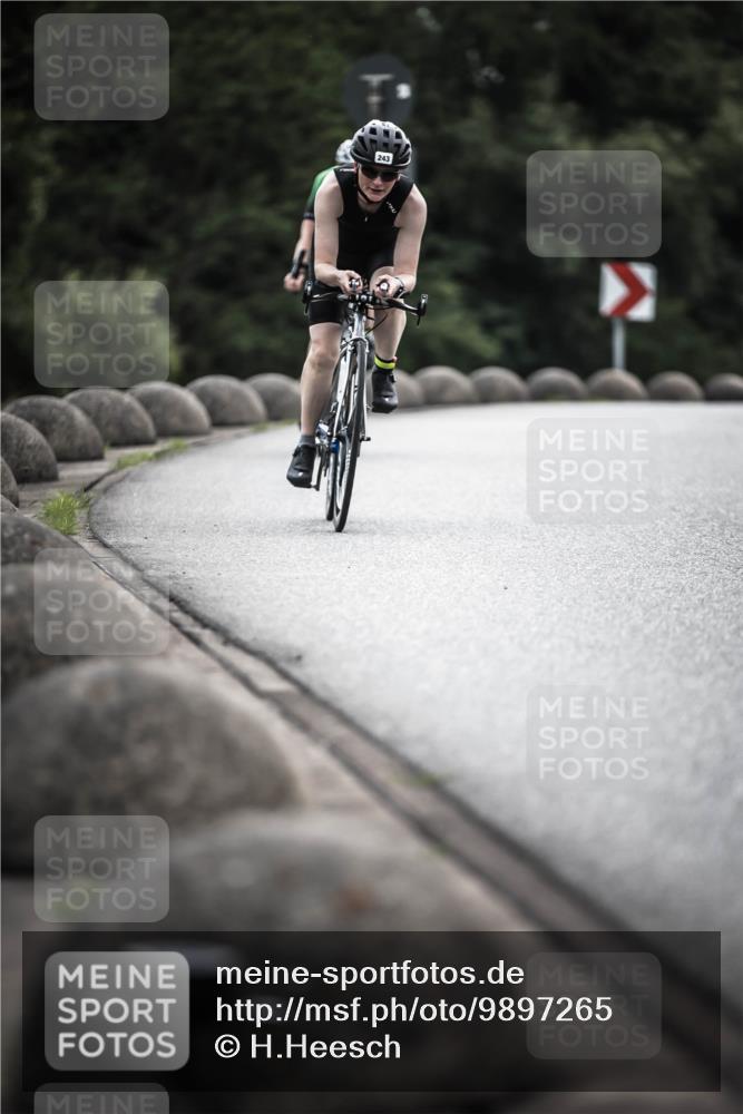21.06.2026 - 29. Vierlanden-Triathlon H.Heesch http://msf.ph/oto/9897265 21.06.2026 09:27:42 Radfahren 135, 243, 259 meine-sportfotos.de