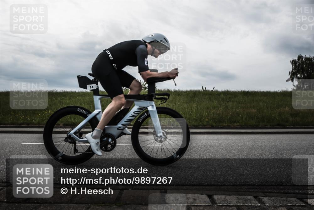 21.06.2026 - 29. Vierlanden-Triathlon H.Heesch http://msf.ph/oto/9897267 21.06.2026 09:23:11 Radfahren 14, 165 meine-sportfotos.de
