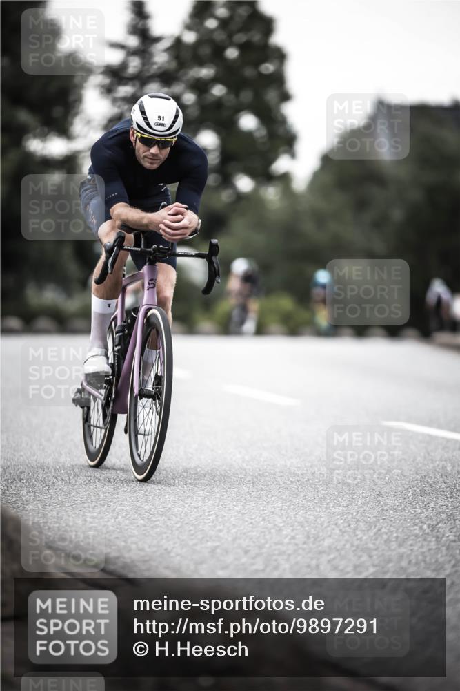 21.06.2026 - 29. Vierlanden-Triathlon H.Heesch http://msf.ph/oto/9897291 21.06.2026 10:02:03 Radfahren 51, 55, 78, 248, 265, 301 meine-sportfotos.de