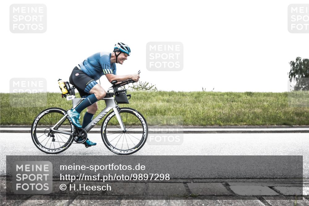 21.06.2026 - 29. Vierlanden-Triathlon H.Heesch http://msf.ph/oto/9897298 21.06.2026 10:24:00 Radfahren 200, 293, 496, 584 meine-sportfotos.de