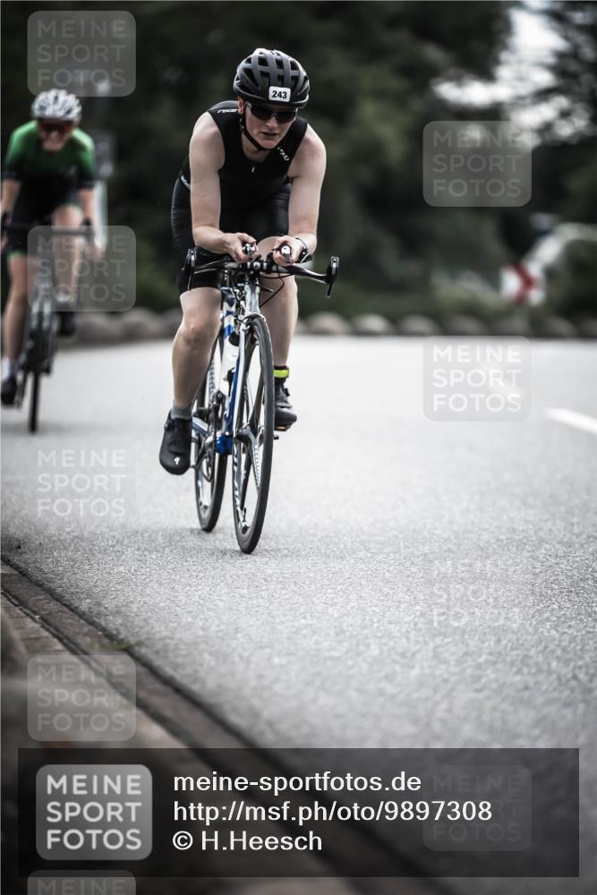 21.06.2026 - 29. Vierlanden-Triathlon H.Heesch http://msf.ph/oto/9897308 21.06.2026 09:27:43 Radfahren 135, 243, 259 meine-sportfotos.de