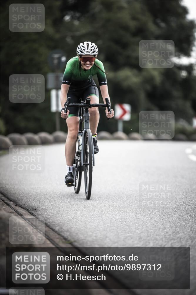 21.06.2026 - 29. Vierlanden-Triathlon H.Heesch http://msf.ph/oto/9897312 21.06.2026 09:27:43 Radfahren 135, 243, 259 meine-sportfotos.de