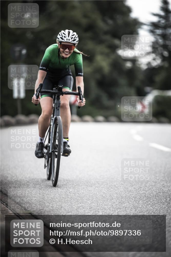 21.06.2026 - 29. Vierlanden-Triathlon H.Heesch http://msf.ph/oto/9897336 21.06.2026 09:27:44 Radfahren 135, 243, 259 meine-sportfotos.de