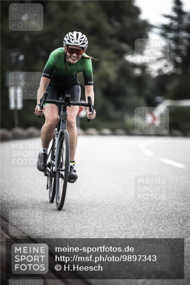 21.06.2026 - 29. Vierlanden-Triathlon H.Heesch http://msf.ph/oto/9897343 21.06.2026 09:27:44 Radfahren 135, 243, 259 meine-sportfotos.de