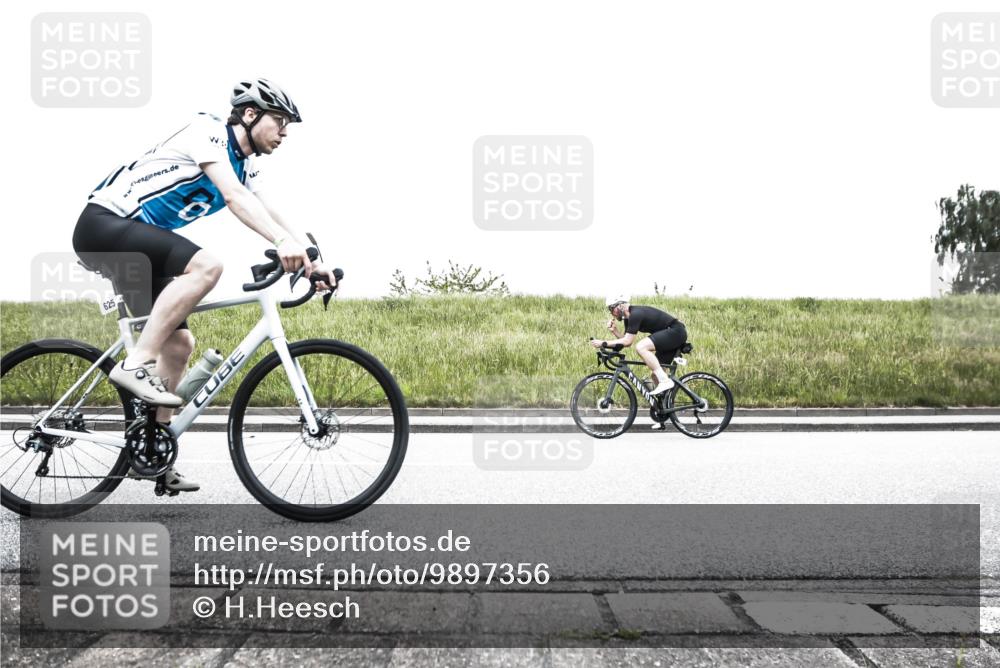 21.06.2026 - 29. Vierlanden-Triathlon H.Heesch http://msf.ph/oto/9897356 21.06.2026 10:24:36 Radfahren 71, 84, 94, 169, 207, 370, 552, 622, 625 meine-sportfotos.de