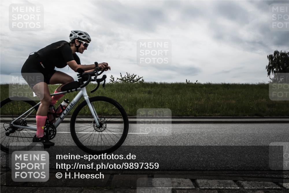 21.06.2026 - 29. Vierlanden-Triathlon H.Heesch http://msf.ph/oto/9897359 21.06.2026 09:25:09 Radfahren 25, 68, 255 meine-sportfotos.de