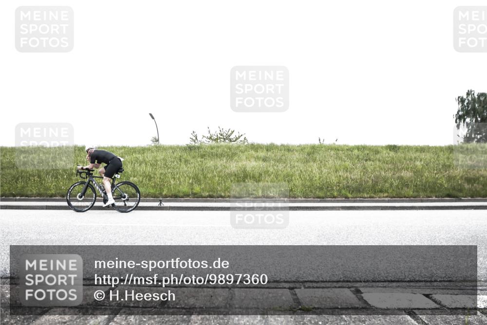 21.06.2026 - 29. Vierlanden-Triathlon H.Heesch http://msf.ph/oto/9897360 21.06.2026 10:24:37 Radfahren 71, 84, 94, 169, 207, 370, 552, 622, 625 meine-sportfotos.de