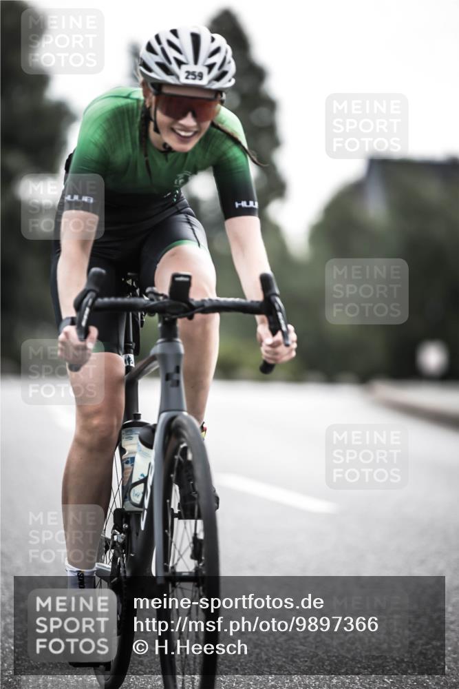 21.06.2026 - 29. Vierlanden-Triathlon H.Heesch http://msf.ph/oto/9897366 21.06.2026 09:27:44 Radfahren 135, 243, 259 meine-sportfotos.de