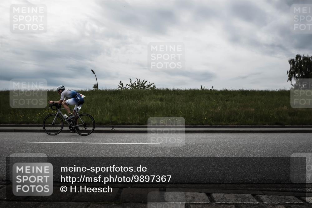 21.06.2026 - 29. Vierlanden-Triathlon H.Heesch http://msf.ph/oto/9897367 21.06.2026 09:25:15 Radfahren 25, 40, 202, 255 meine-sportfotos.de