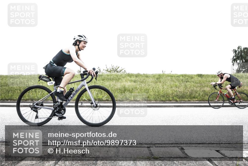 21.06.2026 - 29. Vierlanden-Triathlon H.Heesch http://msf.ph/oto/9897373 21.06.2026 10:24:47 Radfahren 71, 178, 207, 509, 562 meine-sportfotos.de
