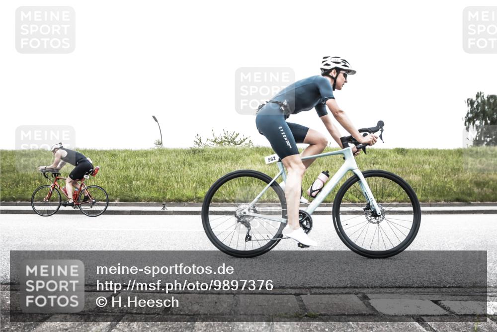 21.06.2026 - 29. Vierlanden-Triathlon H.Heesch http://msf.ph/oto/9897376 21.06.2026 10:24:48 Radfahren 178, 207, 509, 562 meine-sportfotos.de