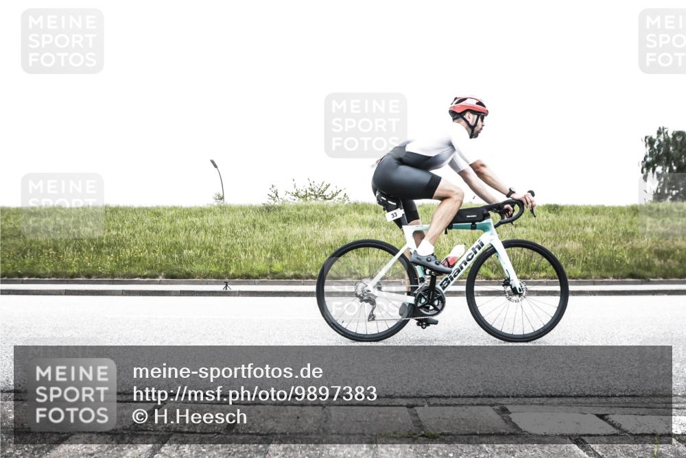 21.06.2026 - 29. Vierlanden-Triathlon H.Heesch http://msf.ph/oto/9897383 21.06.2026 10:24:57 Radfahren 33, 253, 577 meine-sportfotos.de