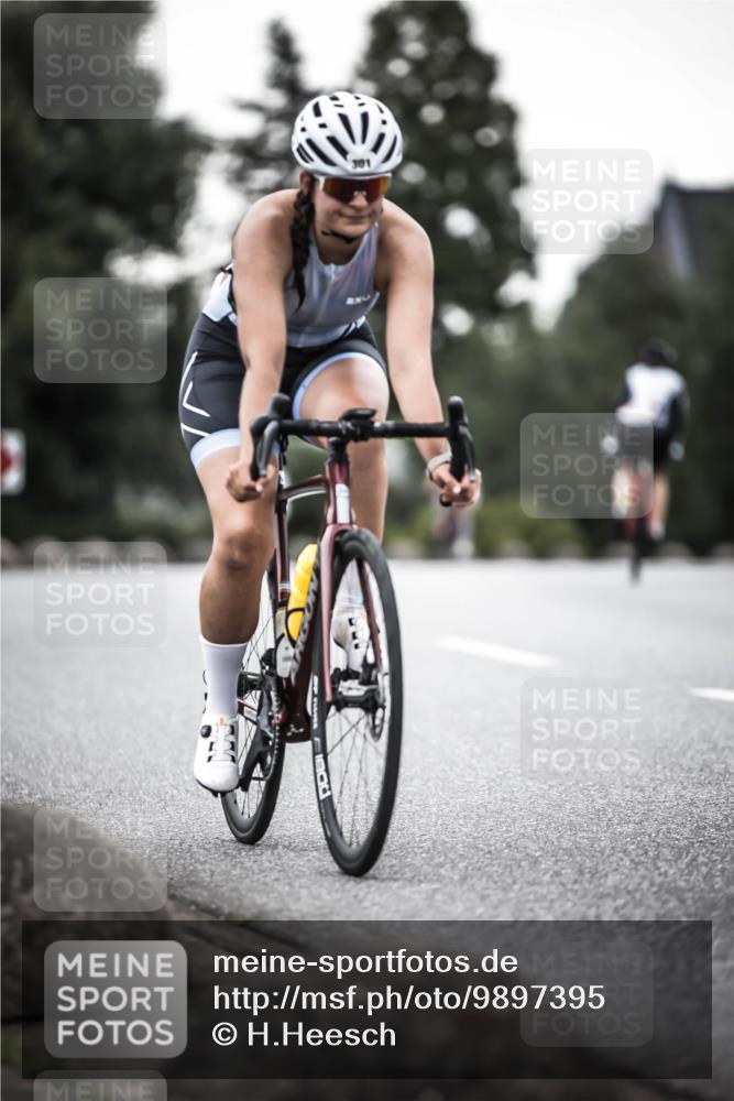 21.06.2026 - 29. Vierlanden-Triathlon H.Heesch http://msf.ph/oto/9897395 21.06.2026 10:02:11 Radfahren 55, 78, 265, 273, 280, 301 meine-sportfotos.de