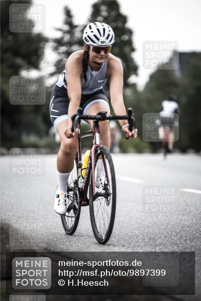 21.06.2026 - 29. Vierlanden-Triathlon H.Heesch http://msf.ph/oto/9897399 21.06.2026 10:02:11 Radfahren 55, 78, 265, 273, 280, 301 meine-sportfotos.de