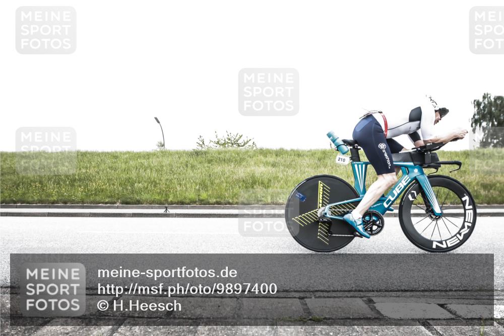 21.06.2026 - 29. Vierlanden-Triathlon H.Heesch http://msf.ph/oto/9897400 21.06.2026 10:25:09 Radfahren 42, 77, 210, 480, 577 meine-sportfotos.de