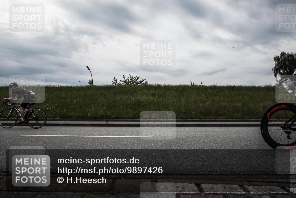 21.06.2026 - 29. Vierlanden-Triathlon H.Heesch http://msf.ph/oto/9897426 21.06.2026 09:27:00 Radfahren 75, 90, 197, 230, 1355 meine-sportfotos.de