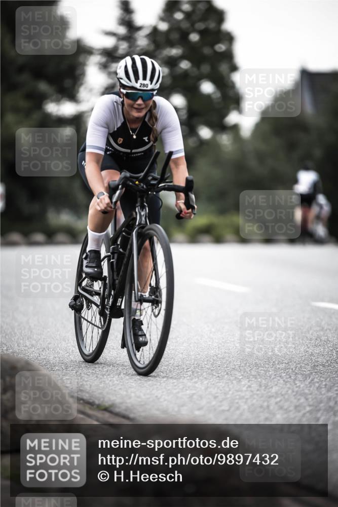 21.06.2026 - 29. Vierlanden-Triathlon H.Heesch http://msf.ph/oto/9897432 21.06.2026 10:02:12 Radfahren 55, 78, 265, 273, 280, 301 meine-sportfotos.de