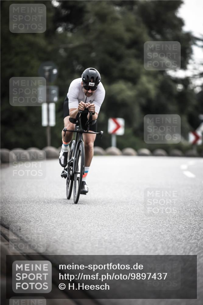 21.06.2026 - 29. Vierlanden-Triathlon H.Heesch http://msf.ph/oto/9897437 21.06.2026 09:28:06 Radfahren 112, 122 meine-sportfotos.de