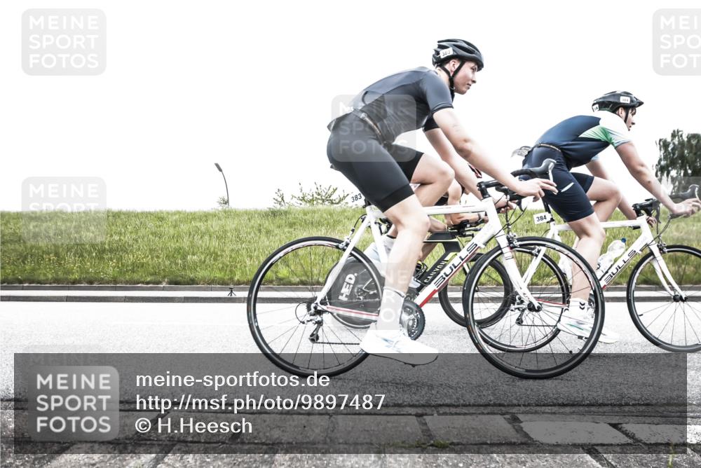 21.06.2026 - 29. Vierlanden-Triathlon H.Heesch http://msf.ph/oto/9897487 21.06.2026 10:26:02 Radfahren 8, 136, 311, 382, 383, 384, 415, 536, 587, 591, 604, 1355 meine-sportfotos.de