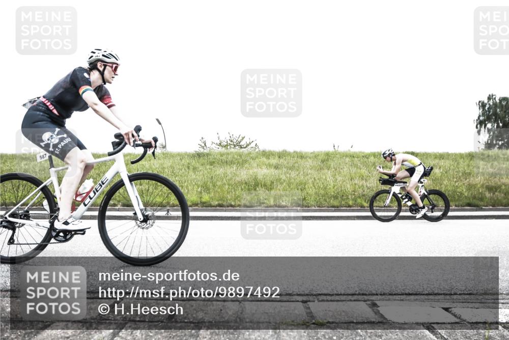21.06.2026 - 29. Vierlanden-Triathlon H.Heesch http://msf.ph/oto/9897492 21.06.2026 10:26:03 Radfahren 8, 136, 291, 311, 382, 383, 384, 415, 536, 587, 591, 604, 1355 meine-sportfotos.de