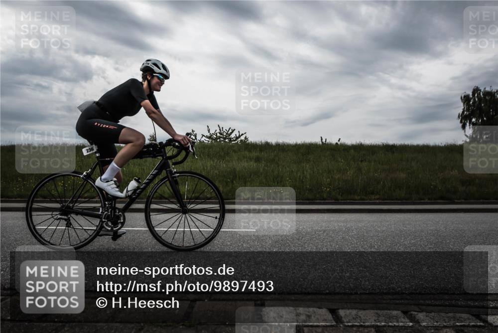 21.06.2026 - 29. Vierlanden-Triathlon H.Heesch http://msf.ph/oto/9897493 21.06.2026 09:29:24 Radfahren 141, 156, 236 meine-sportfotos.de