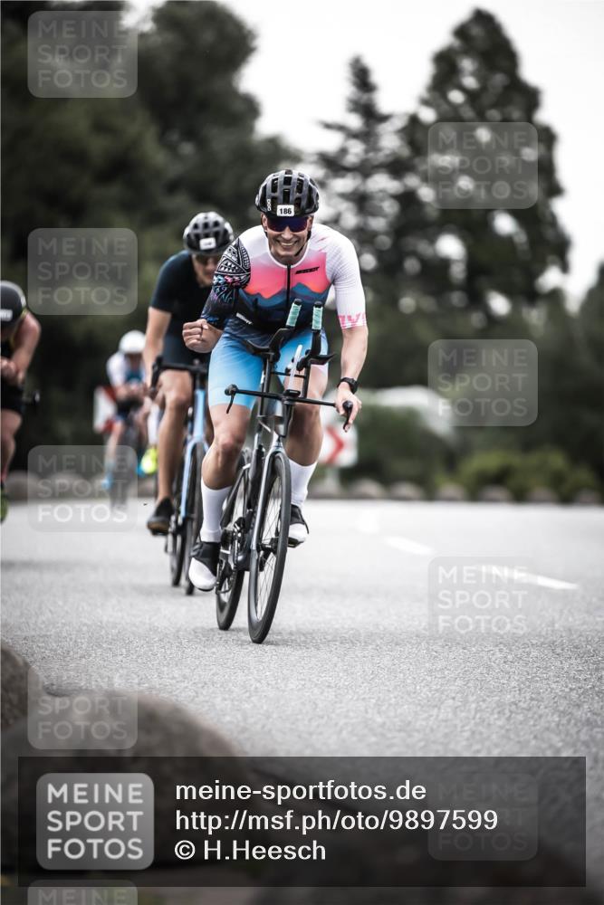 21.06.2026 - 29. Vierlanden-Triathlon H.Heesch http://msf.ph/oto/9897599 21.06.2026 10:02:24 Radfahren 4, 72, 118, 119, 141, 186, 339 meine-sportfotos.de