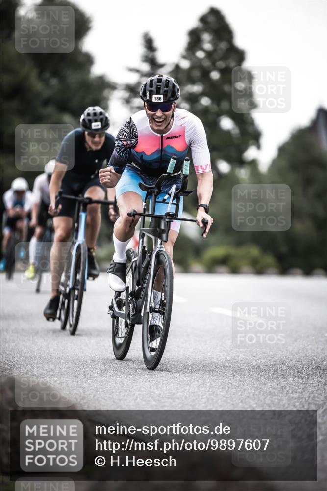 21.06.2026 - 29. Vierlanden-Triathlon H.Heesch http://msf.ph/oto/9897607 21.06.2026 10:02:24 Radfahren 4, 72, 118, 119, 141, 186, 339 meine-sportfotos.de