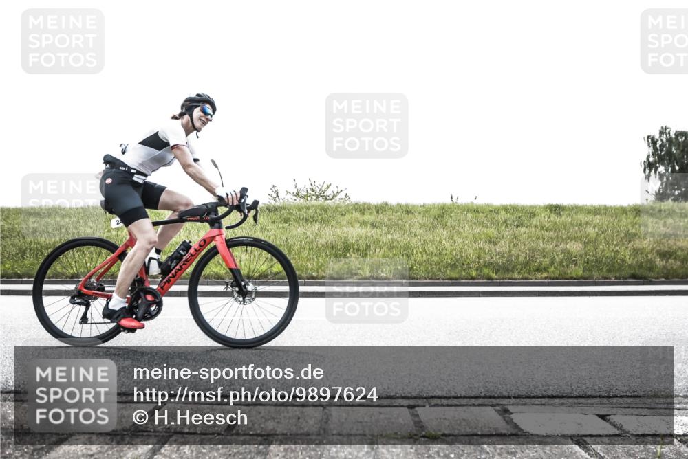 21.06.2026 - 29. Vierlanden-Triathlon H.Heesch http://msf.ph/oto/9897624 21.06.2026 10:54:26 Radfahren 8, 14, 21, 133, 248 meine-sportfotos.de