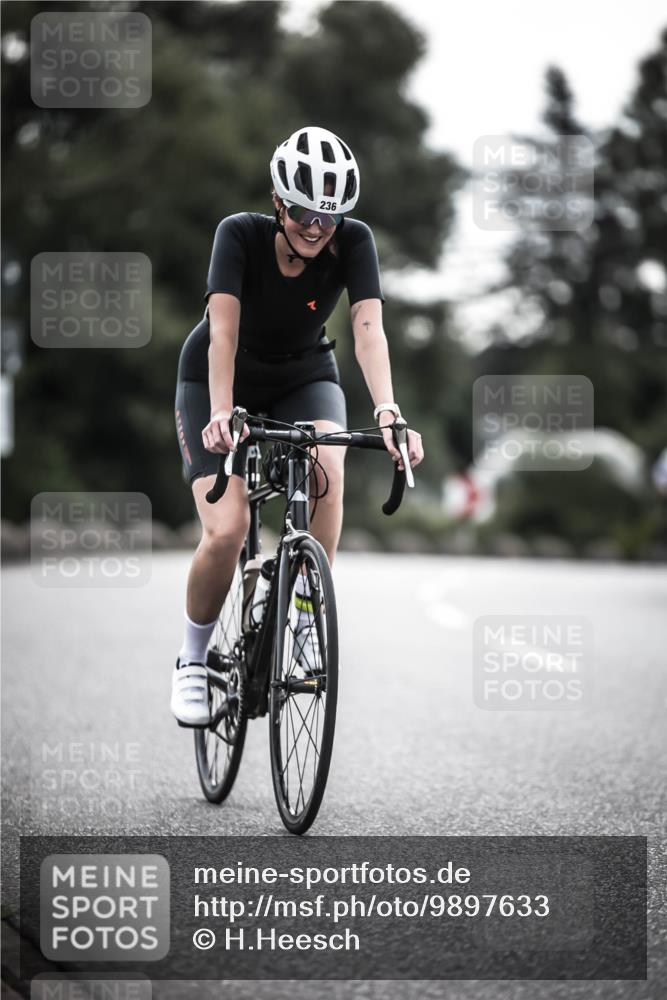 21.06.2026 - 29. Vierlanden-Triathlon H.Heesch http://msf.ph/oto/9897633 21.06.2026 09:29:23 Radfahren 141, 156, 236 meine-sportfotos.de