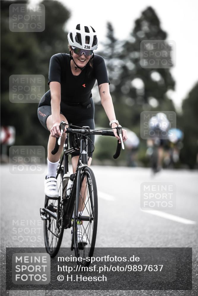21.06.2026 - 29. Vierlanden-Triathlon H.Heesch http://msf.ph/oto/9897637 21.06.2026 09:29:24 Radfahren 141, 156, 236 meine-sportfotos.de
