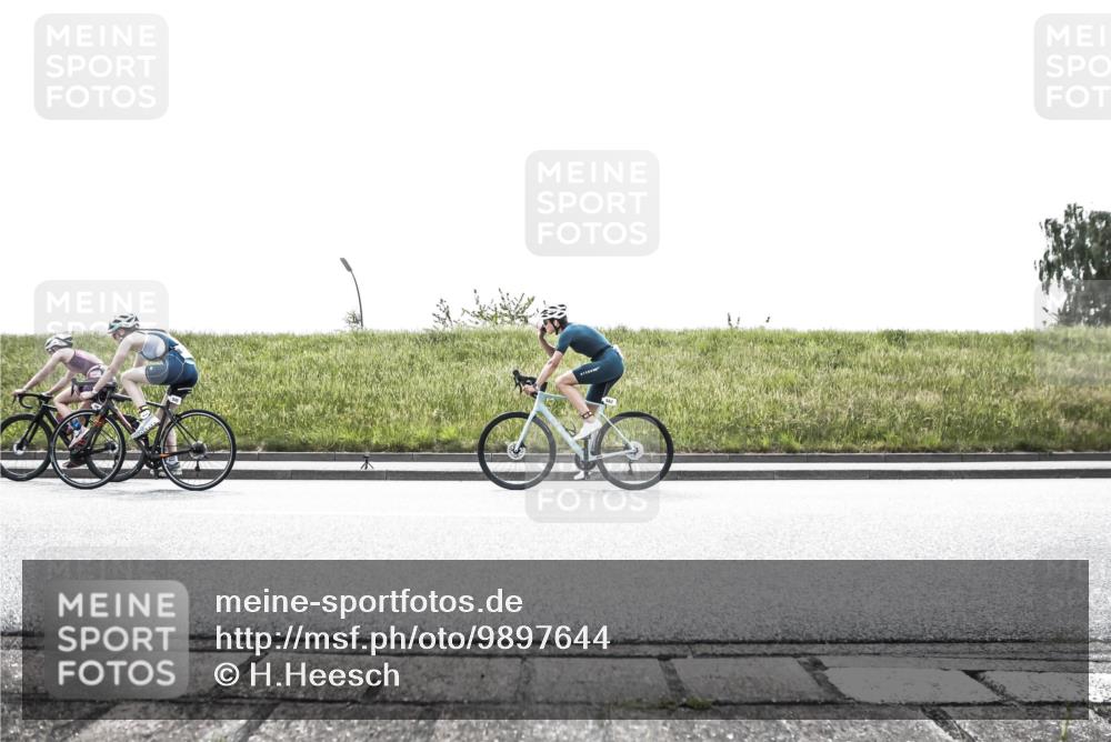 21.06.2026 - 29. Vierlanden-Triathlon H.Heesch http://msf.ph/oto/9897644 21.06.2026 10:54:39 Radfahren 33, 94, 506, 509, 526, 545, 552, 562, 599 meine-sportfotos.de
