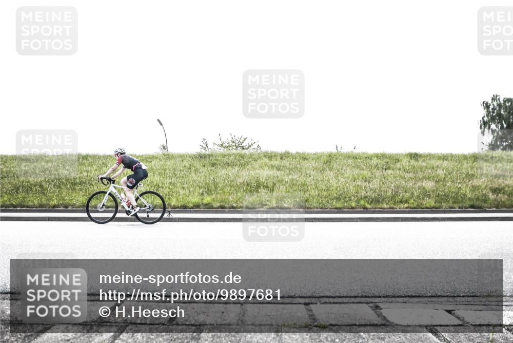 21.06.2026 - 29. Vierlanden-Triathlon H.Heesch http://msf.ph/oto/9897681 21.06.2026 10:55:53 Radfahren 242, 587 meine-sportfotos.de