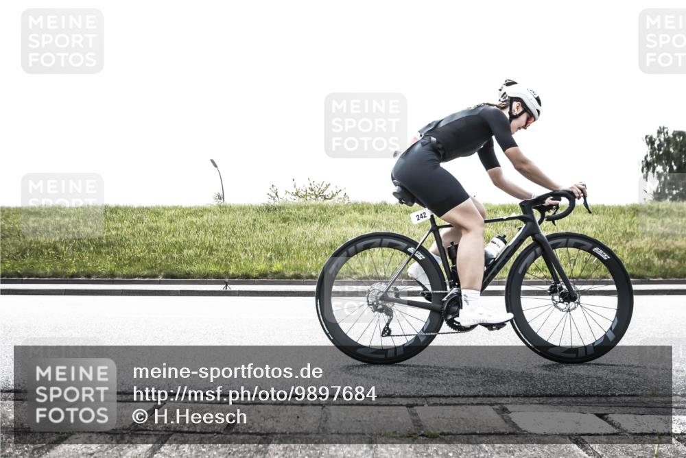 21.06.2026 - 29. Vierlanden-Triathlon H.Heesch http://msf.ph/oto/9897684 21.06.2026 10:55:54 Radfahren 242 meine-sportfotos.de