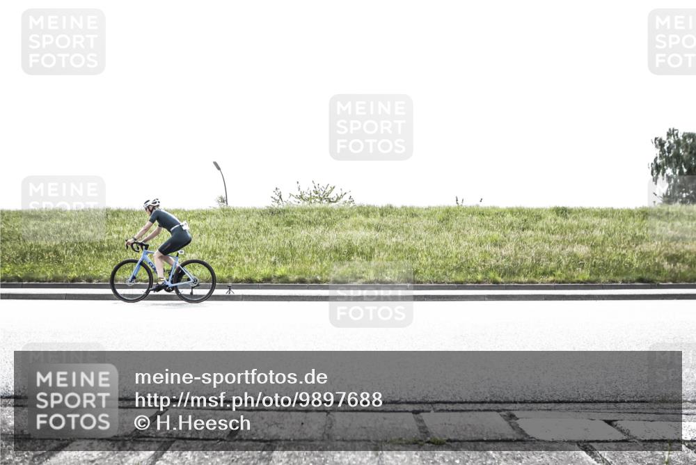 21.06.2026 - 29. Vierlanden-Triathlon H.Heesch http://msf.ph/oto/9897688 21.06.2026 10:56:37 Radfahren 71, 232, 256, 485, 530, 1354 meine-sportfotos.de