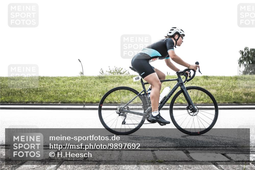 21.06.2026 - 29. Vierlanden-Triathlon H.Heesch http://msf.ph/oto/9897692 21.06.2026 10:56:39 Radfahren 71, 232, 256, 485 meine-sportfotos.de