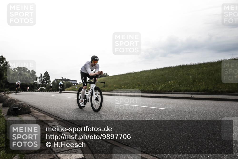 21.06.2026 - 29. Vierlanden-Triathlon H.Heesch http://msf.ph/oto/9897706 21.06.2026 09:21:32 Radfahren 164, 193, 239 meine-sportfotos.de