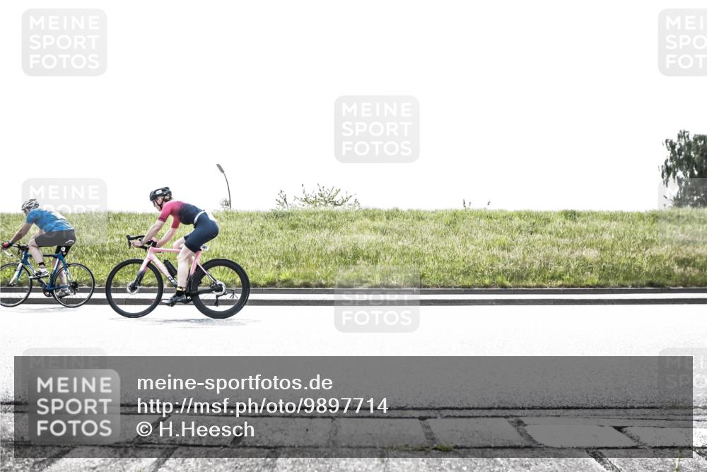 21.06.2026 - 29. Vierlanden-Triathlon H.Heesch http://msf.ph/oto/9897714 21.06.2026 10:57:02 Radfahren 58, 145, 255, 328, 368, 374, 383, 384, 391, 486, 488, 514, 517, 535, 575, 581, 585, 616, 619 meine-sportfotos.de