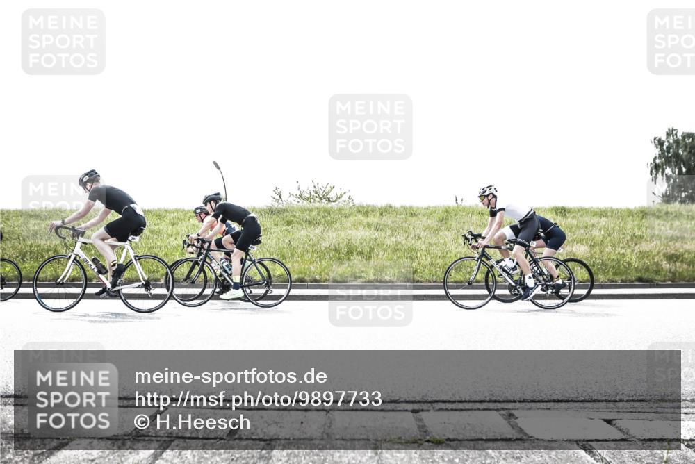 21.06.2026 - 29. Vierlanden-Triathlon H.Heesch http://msf.ph/oto/9897733 21.06.2026 10:57:06 Radfahren 58, 145, 255, 328, 368, 374, 391, 486, 488, 514, 517, 535, 585, 616 meine-sportfotos.de