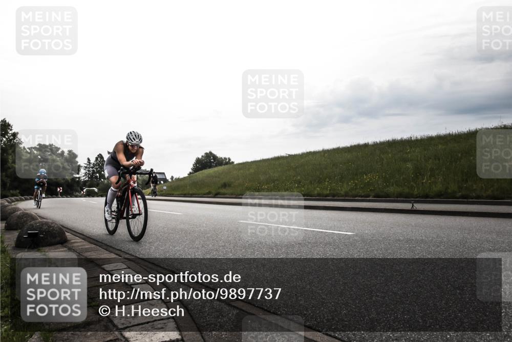 21.06.2026 - 29. Vierlanden-Triathlon H.Heesch http://msf.ph/oto/9897737 21.06.2026 09:22:21 Radfahren 118, 273, 274, 300 meine-sportfotos.de