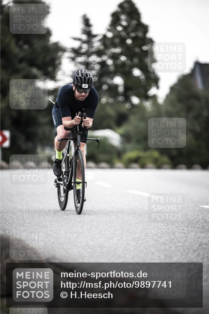 21.06.2026 - 29. Vierlanden-Triathlon H.Heesch http://msf.ph/oto/9897741 21.06.2026 10:02:34 Radfahren 4, 27, 99, 198, 245, 367 meine-sportfotos.de