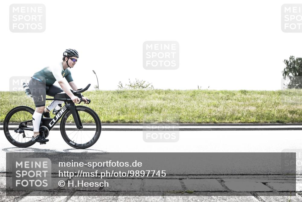 21.06.2026 - 29. Vierlanden-Triathlon H.Heesch http://msf.ph/oto/9897745 21.06.2026 10:57:27 Radfahren 16, 244, 623 meine-sportfotos.de