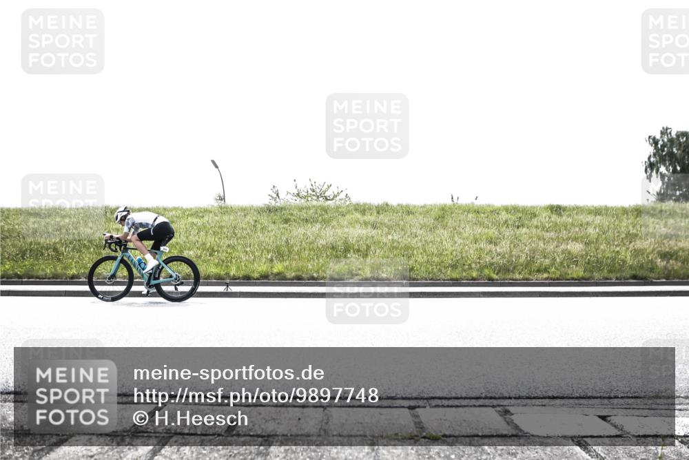21.06.2026 - 29. Vierlanden-Triathlon H.Heesch http://msf.ph/oto/9897748 21.06.2026 10:57:32 Radfahren 16, 244, 623 meine-sportfotos.de