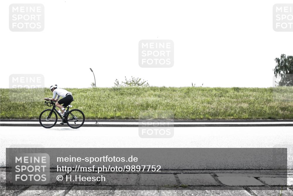 21.06.2026 - 29. Vierlanden-Triathlon H.Heesch http://msf.ph/oto/9897752 21.06.2026 10:57:51 Radfahren 41, 62 meine-sportfotos.de
