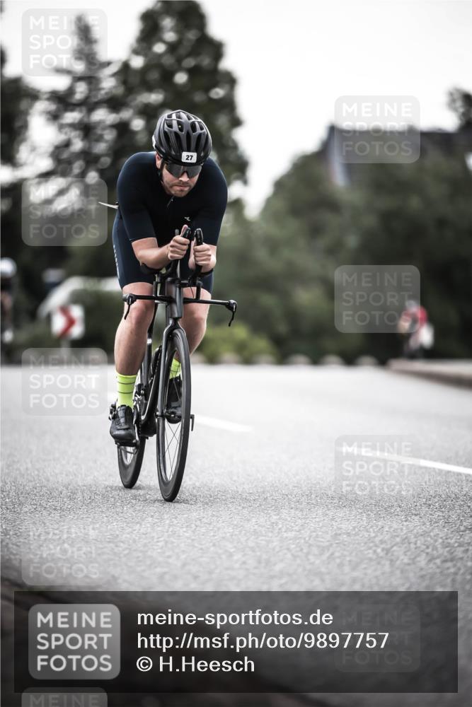 21.06.2026 - 29. Vierlanden-Triathlon H.Heesch http://msf.ph/oto/9897757 21.06.2026 10:02:34 Radfahren 4, 27, 99, 198, 245, 367 meine-sportfotos.de